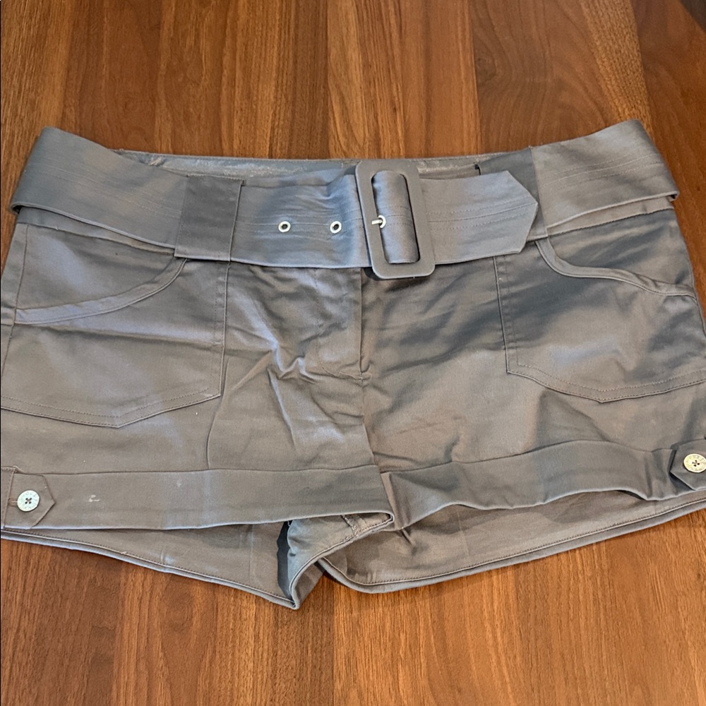 Guess Stylish Gray Women's Shorts